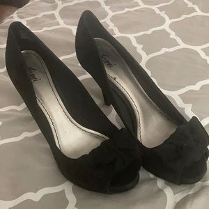 Black suede like pump